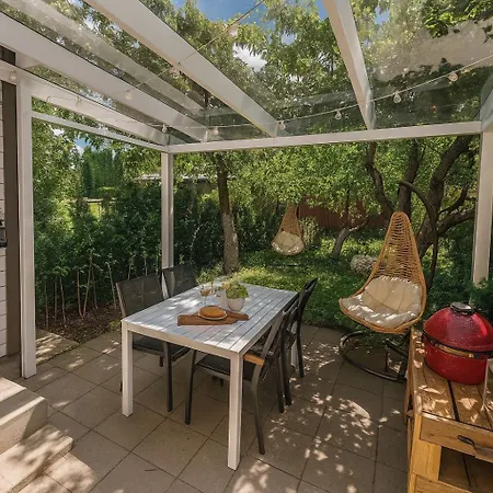 Sepa House With Private Garden بارنو